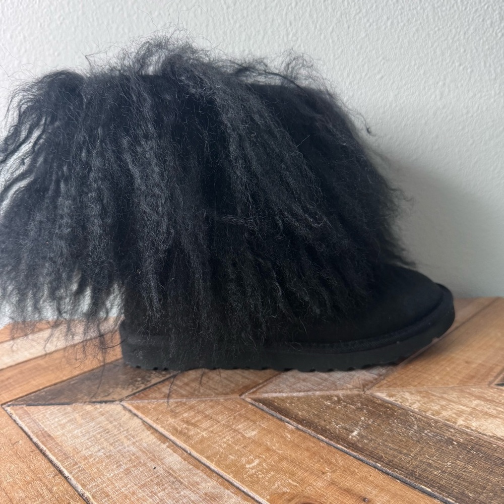 UGG Short Mongolian Sheepskin Cuff Boot - Picture 3 of 14